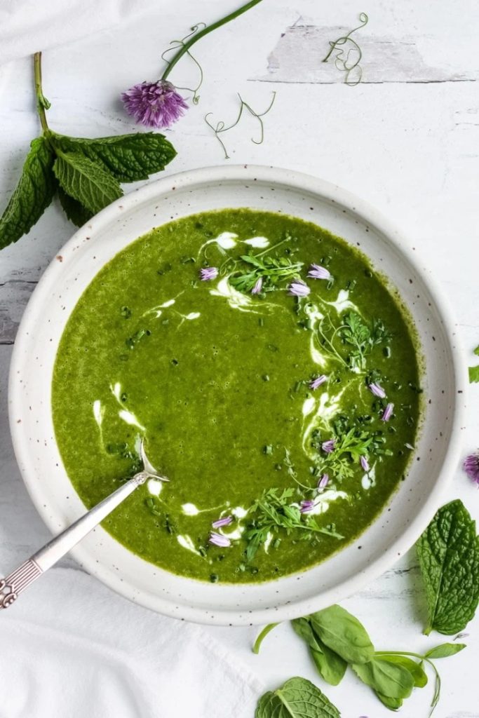 Nutritious Spinach Soup with Mint